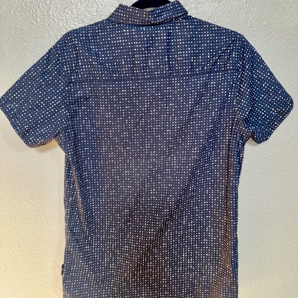 Men’s Blue Polka Dot Short Sleeve Button Down Shirt – Size Small – NWT - Picture 7 of 8